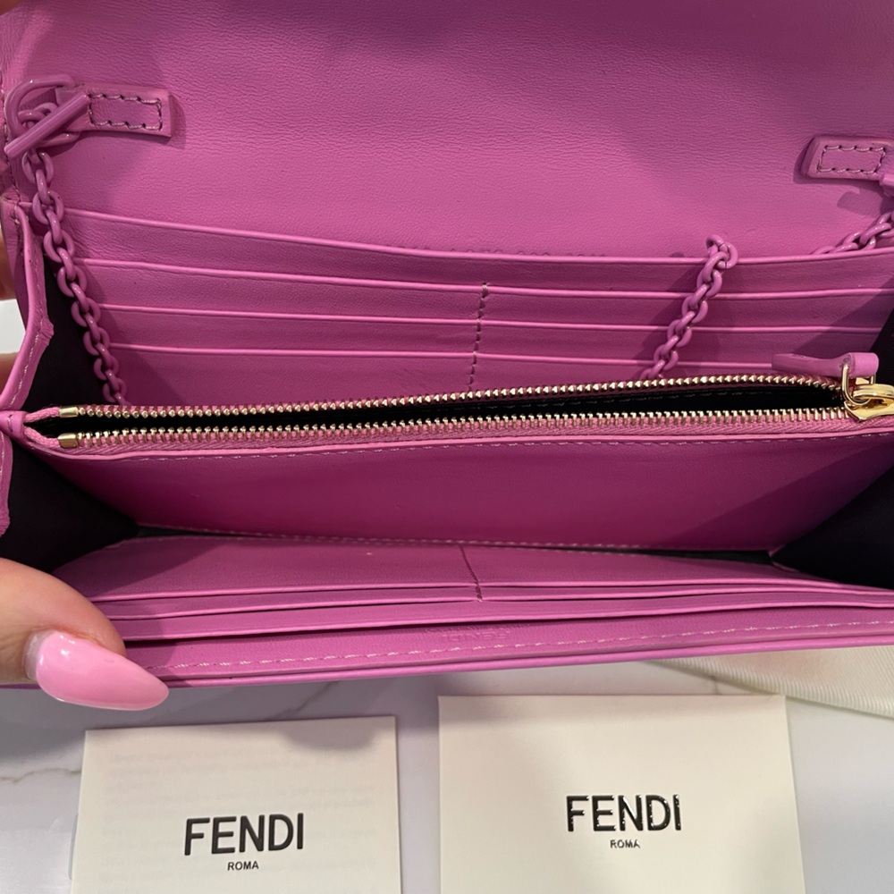 BNIB Fendi Baguette Wallet on Chain - Picture 3 of 4